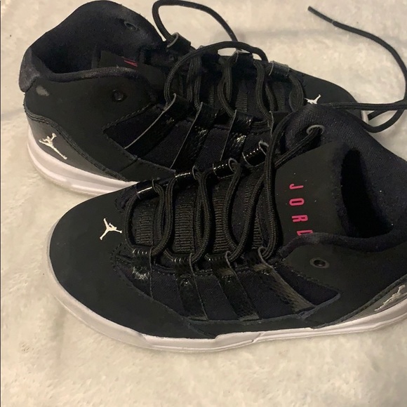 Gently worn kids sneakers - Picture 2 of 4